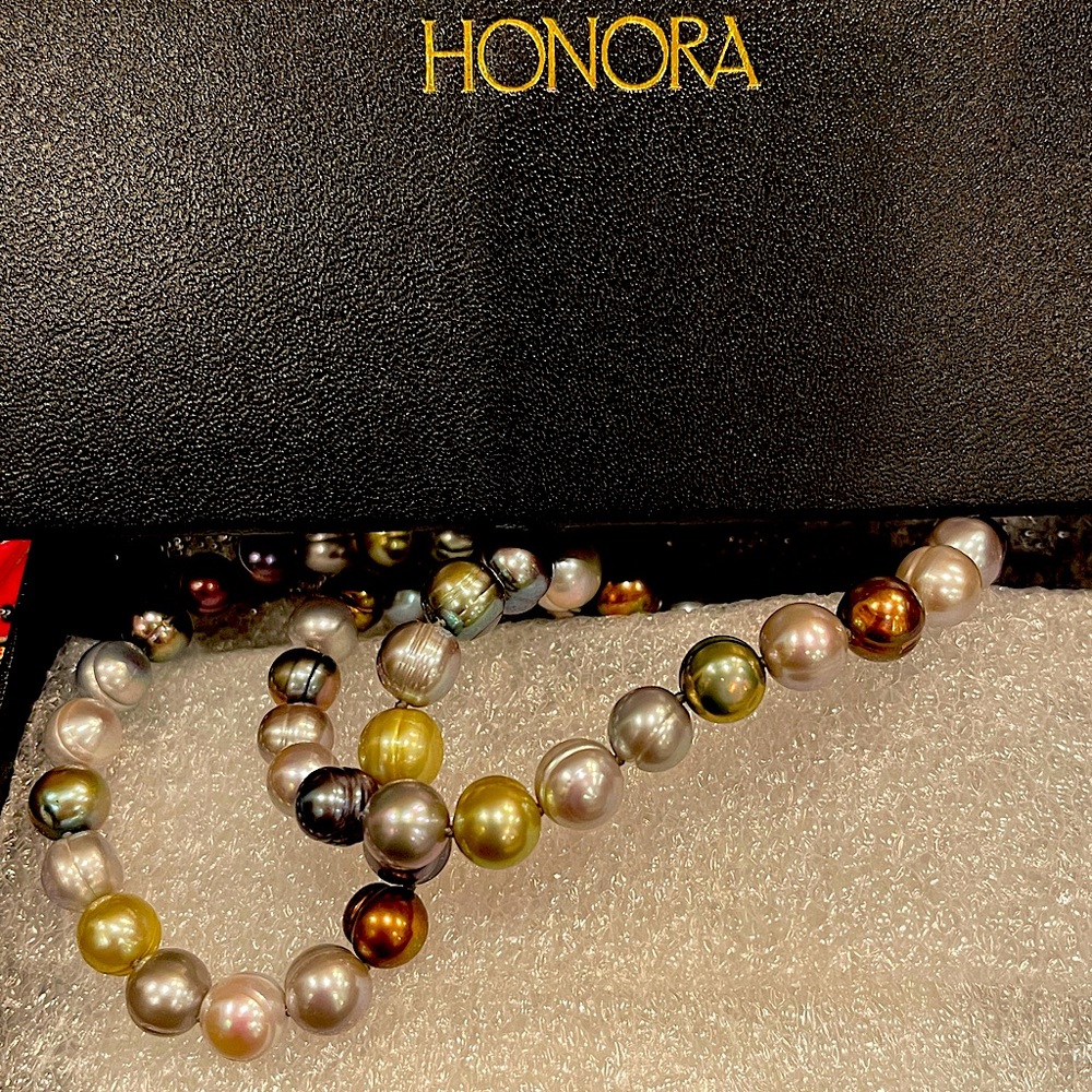 12” strand of Honura cultured pearls.